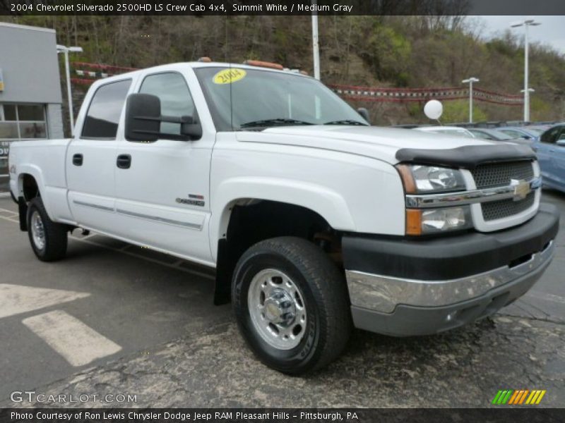 Front 3/4 View of 2004 Silverado 2500HD LS Crew Cab 4x4