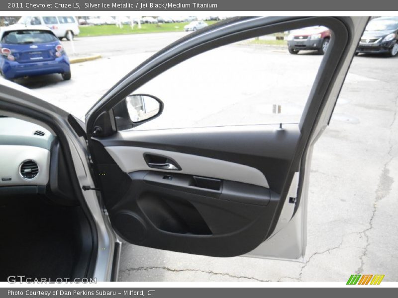Silver Ice Metallic / Jet Black/Medium Titanium 2011 Chevrolet Cruze LS