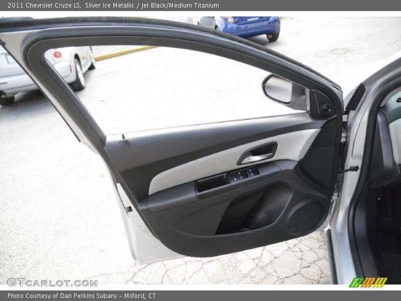 Silver Ice Metallic / Jet Black/Medium Titanium 2011 Chevrolet Cruze LS