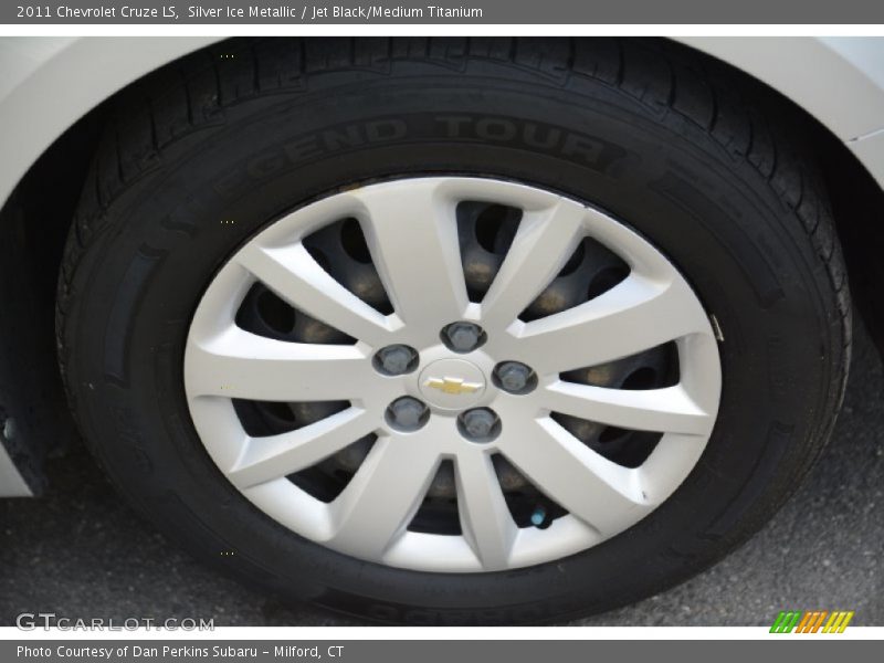 Silver Ice Metallic / Jet Black/Medium Titanium 2011 Chevrolet Cruze LS
