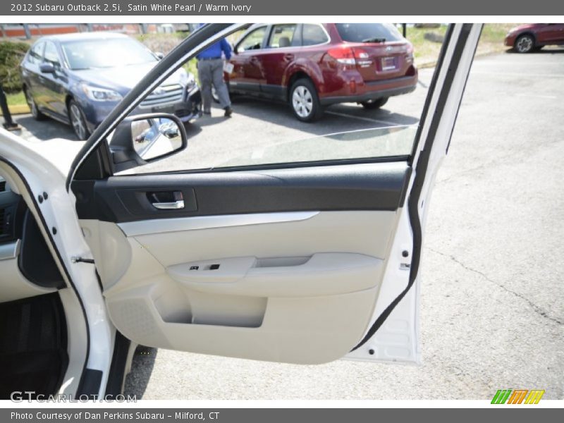 Satin White Pearl / Warm Ivory 2012 Subaru Outback 2.5i