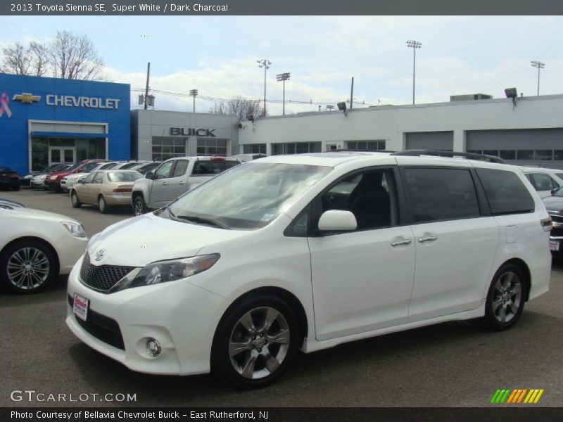 Super White / Dark Charcoal 2013 Toyota Sienna SE