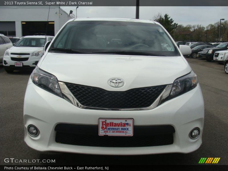 Super White / Dark Charcoal 2013 Toyota Sienna SE