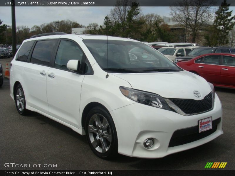 Super White / Dark Charcoal 2013 Toyota Sienna SE