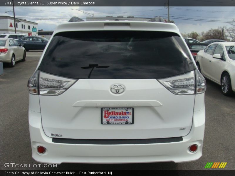 Super White / Dark Charcoal 2013 Toyota Sienna SE