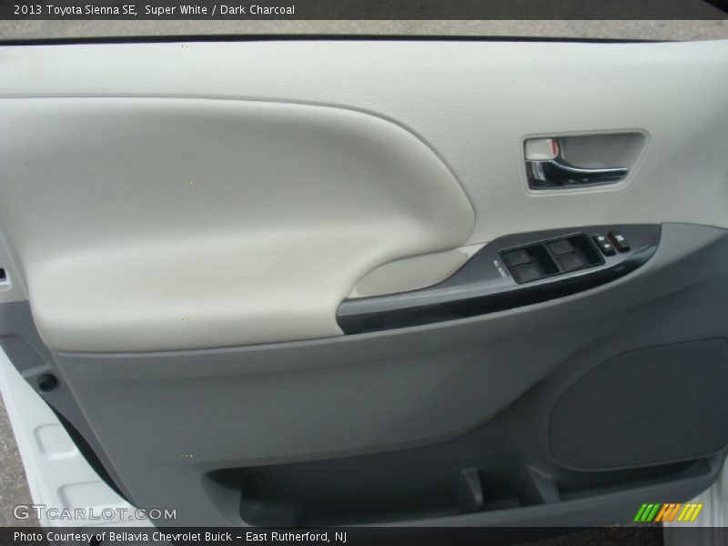 Super White / Dark Charcoal 2013 Toyota Sienna SE