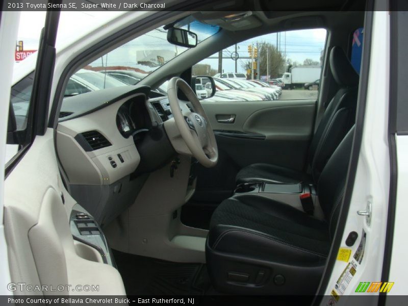 Super White / Dark Charcoal 2013 Toyota Sienna SE