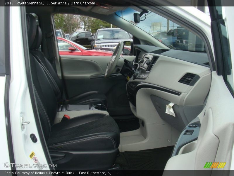 Super White / Dark Charcoal 2013 Toyota Sienna SE