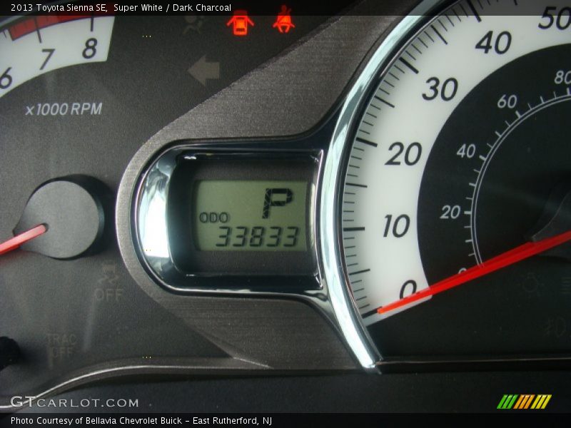 Super White / Dark Charcoal 2013 Toyota Sienna SE