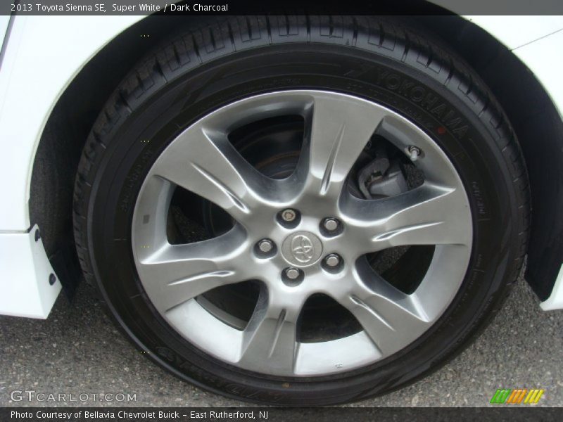 Super White / Dark Charcoal 2013 Toyota Sienna SE