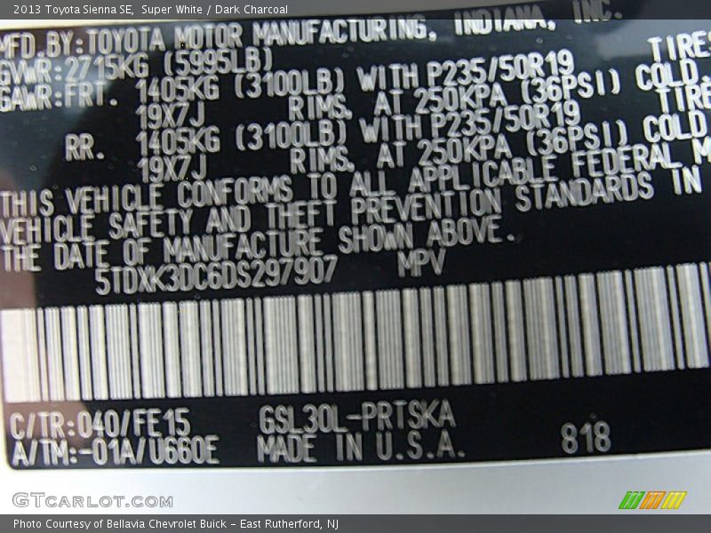 Super White / Dark Charcoal 2013 Toyota Sienna SE