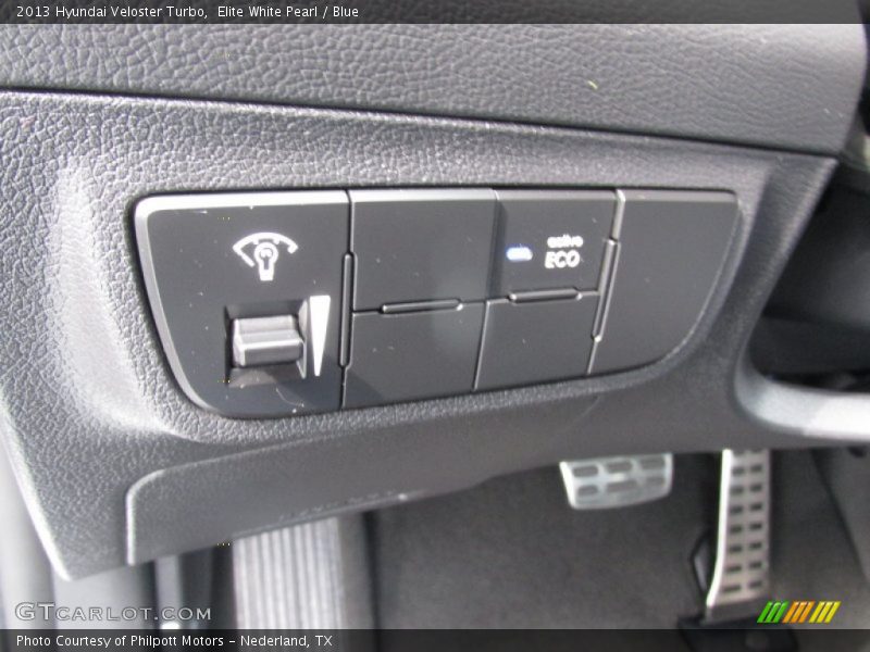 Elite White Pearl / Blue 2013 Hyundai Veloster Turbo