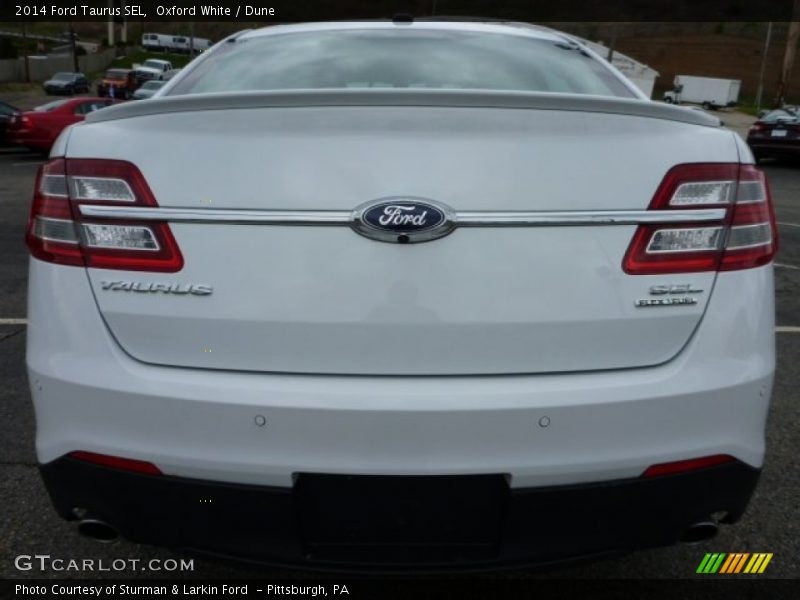 Oxford White / Dune 2014 Ford Taurus SEL