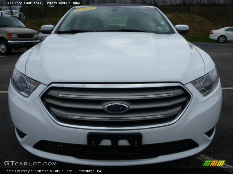 Oxford White / Dune 2014 Ford Taurus SEL