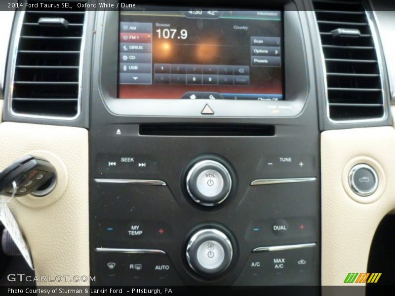 Oxford White / Dune 2014 Ford Taurus SEL