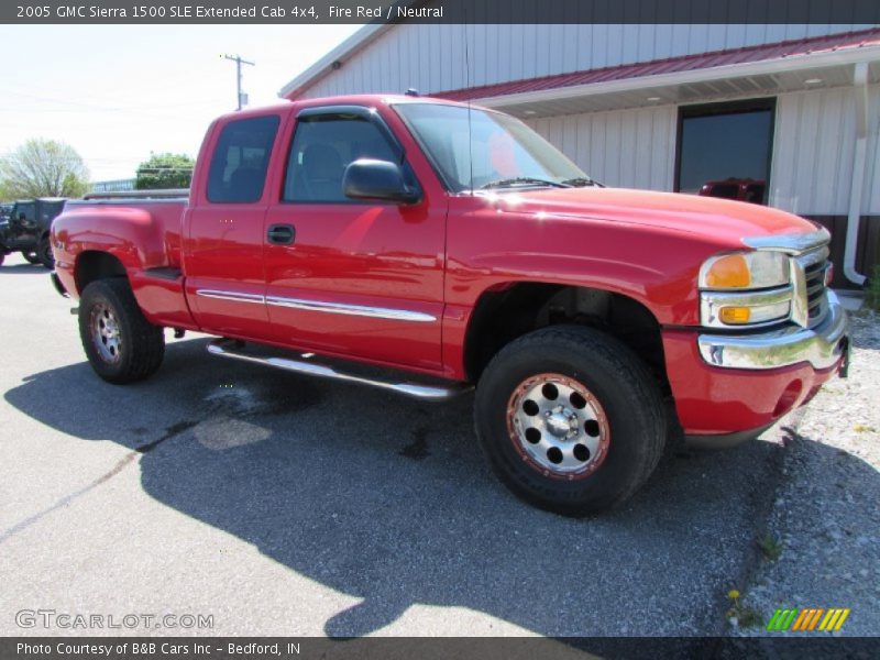 Front 3/4 View of 2005 Sierra 1500 SLE Extended Cab 4x4