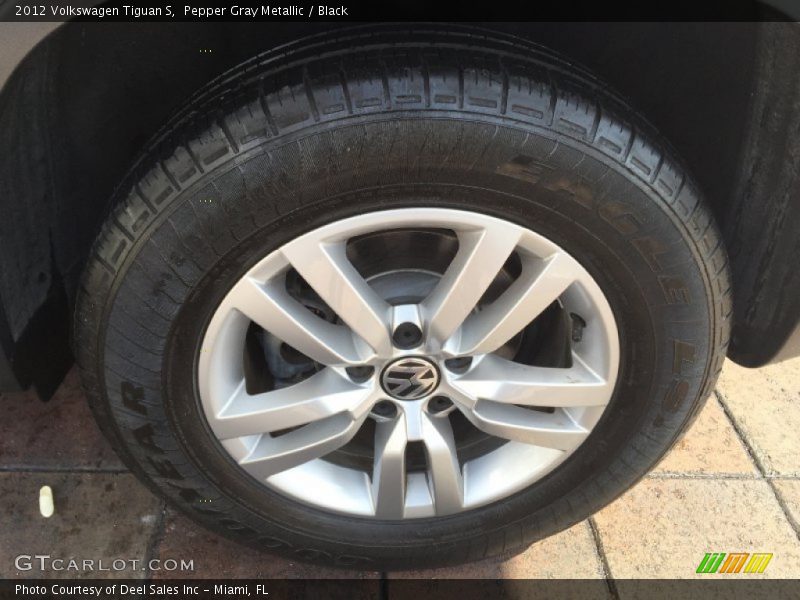 Pepper Gray Metallic / Black 2012 Volkswagen Tiguan S