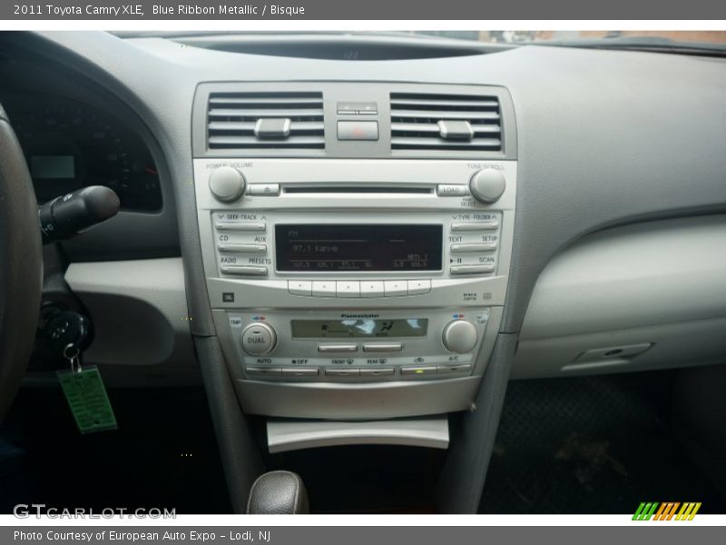 Blue Ribbon Metallic / Bisque 2011 Toyota Camry XLE