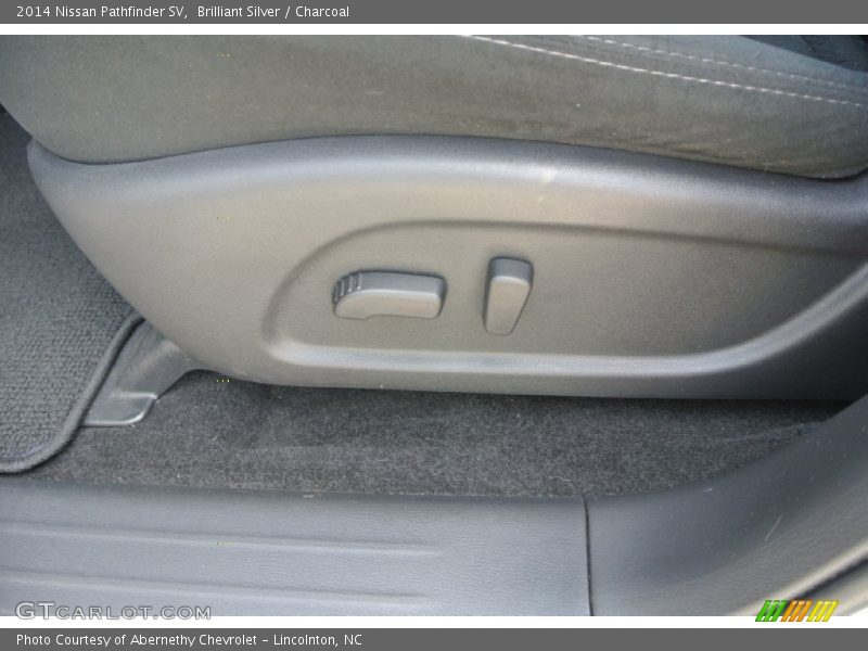 Brilliant Silver / Charcoal 2014 Nissan Pathfinder SV