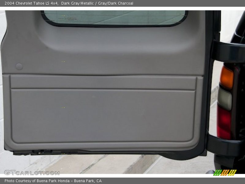 Dark Gray Metallic / Gray/Dark Charcoal 2004 Chevrolet Tahoe LS 4x4