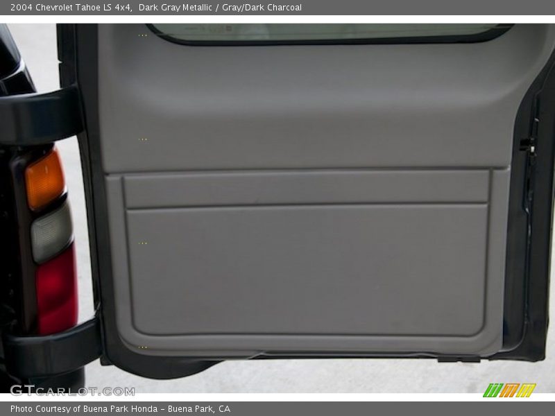 Dark Gray Metallic / Gray/Dark Charcoal 2004 Chevrolet Tahoe LS 4x4