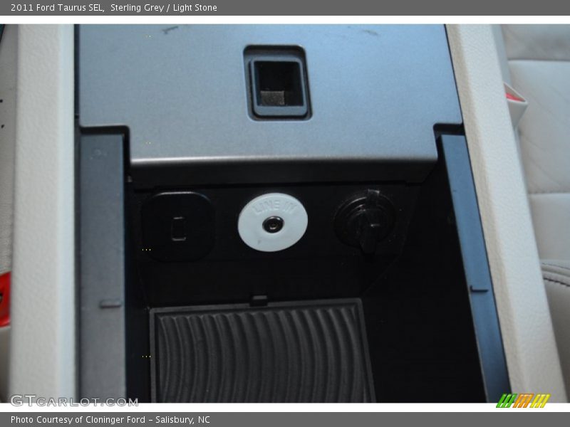 Sterling Grey / Light Stone 2011 Ford Taurus SEL