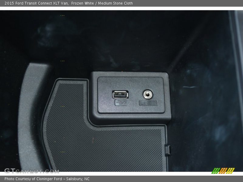 Frozen White / Medium Stone Cloth 2015 Ford Transit Connect XLT Van