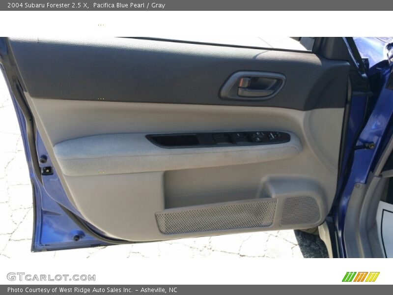 Pacifica Blue Pearl / Gray 2004 Subaru Forester 2.5 X