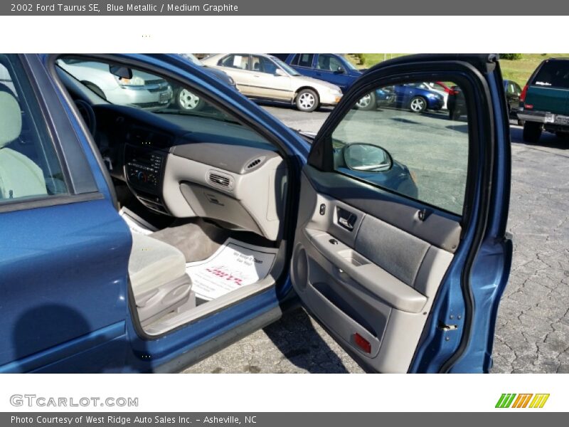 Blue Metallic / Medium Graphite 2002 Ford Taurus SE