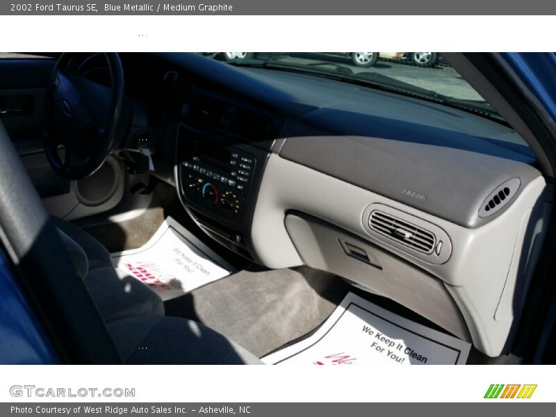 Blue Metallic / Medium Graphite 2002 Ford Taurus SE