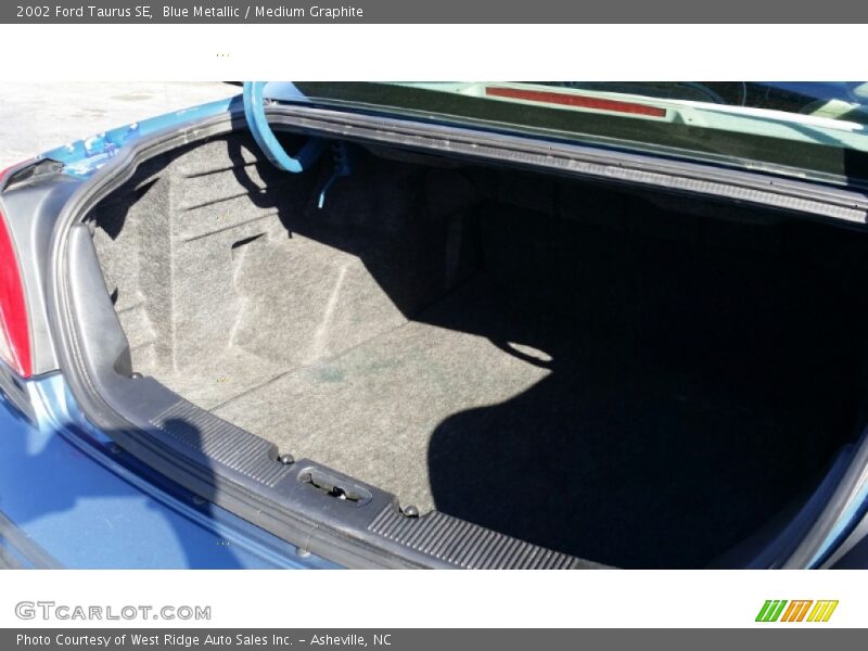 Blue Metallic / Medium Graphite 2002 Ford Taurus SE