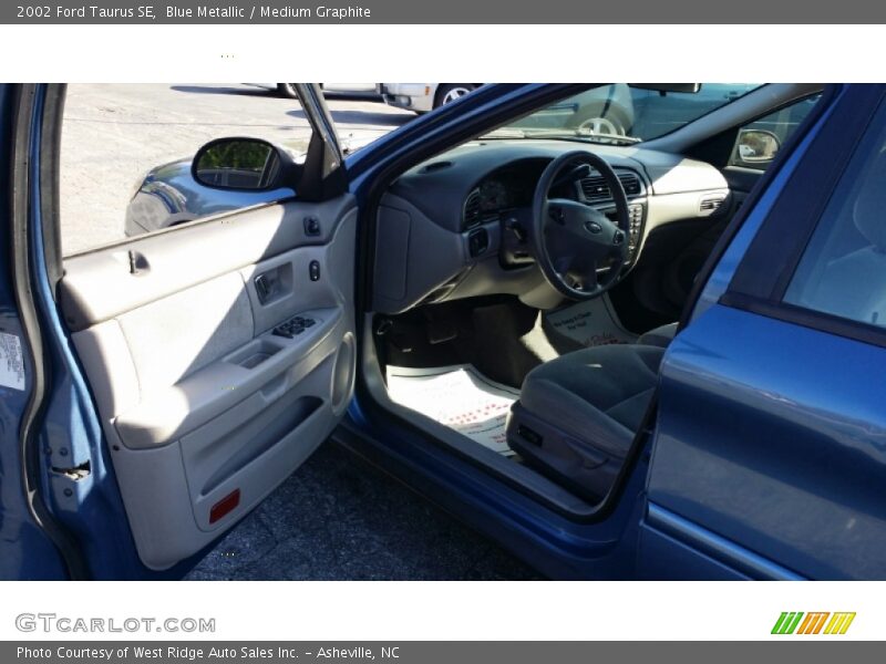 Blue Metallic / Medium Graphite 2002 Ford Taurus SE
