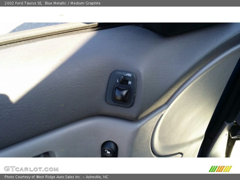 Blue Metallic / Medium Graphite 2002 Ford Taurus SE