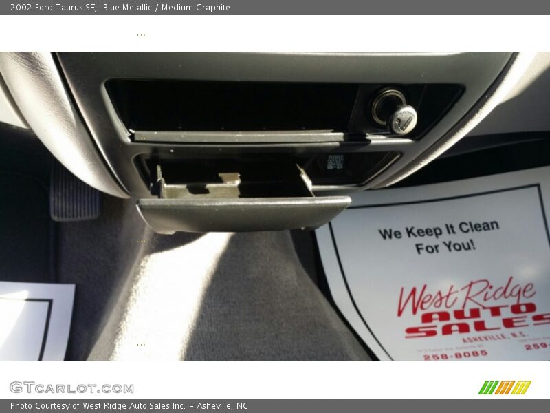 Blue Metallic / Medium Graphite 2002 Ford Taurus SE