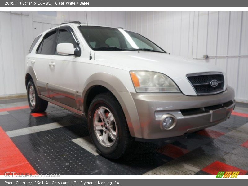 Clear White / Beige 2005 Kia Sorento EX 4WD