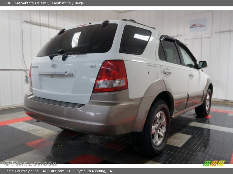 Clear White / Beige 2005 Kia Sorento EX 4WD