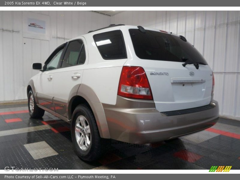 Clear White / Beige 2005 Kia Sorento EX 4WD