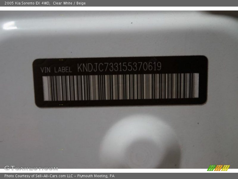 Clear White / Beige 2005 Kia Sorento EX 4WD