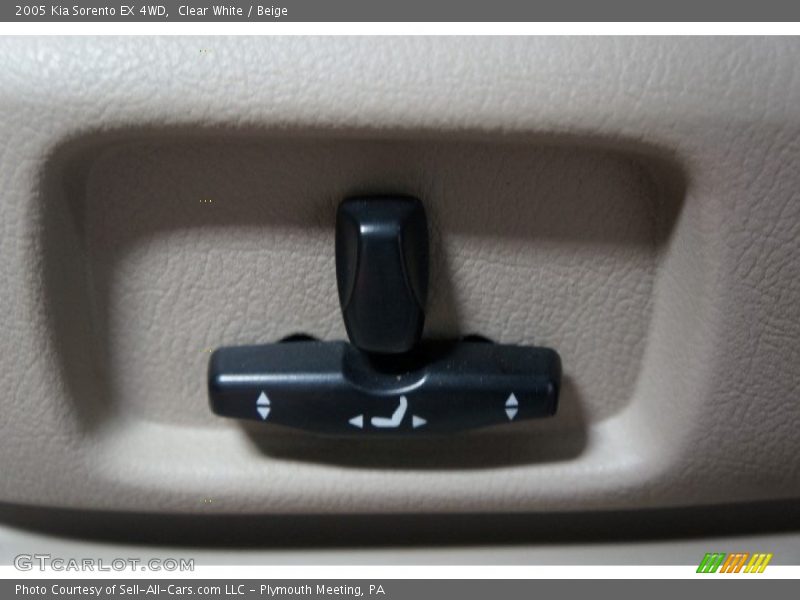 Clear White / Beige 2005 Kia Sorento EX 4WD