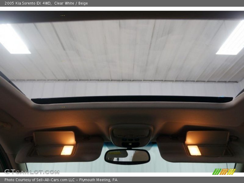 Clear White / Beige 2005 Kia Sorento EX 4WD