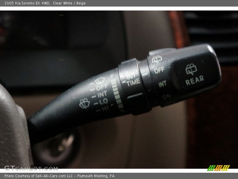Clear White / Beige 2005 Kia Sorento EX 4WD