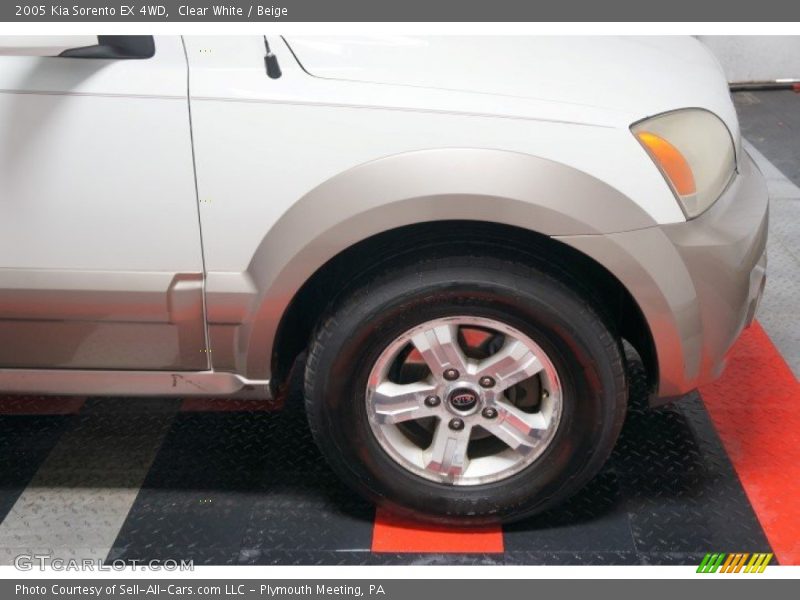 Clear White / Beige 2005 Kia Sorento EX 4WD