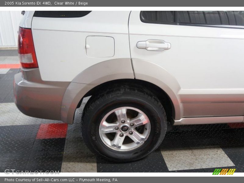 Clear White / Beige 2005 Kia Sorento EX 4WD