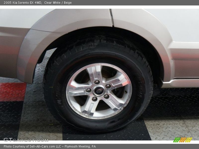 Clear White / Beige 2005 Kia Sorento EX 4WD