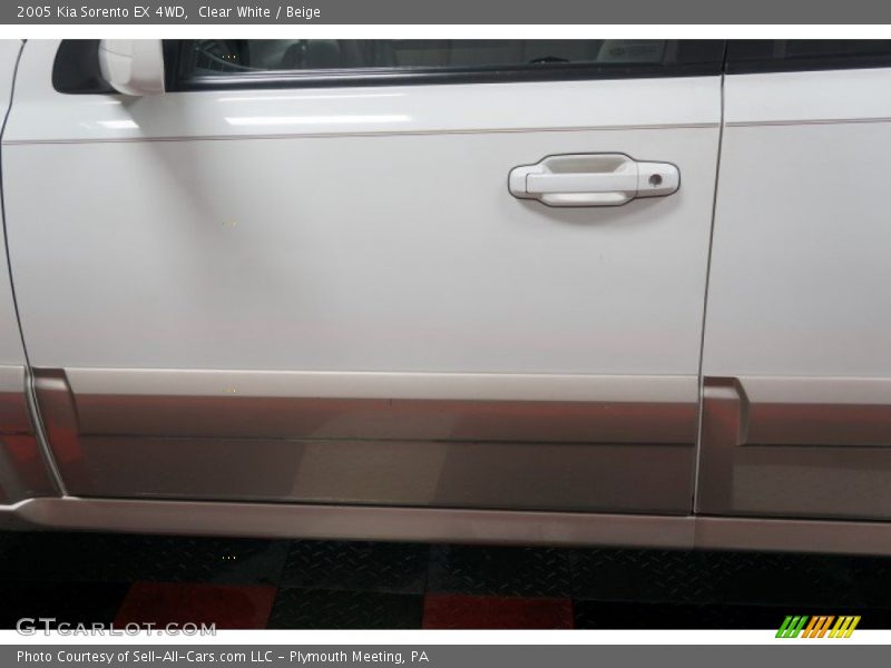 Clear White / Beige 2005 Kia Sorento EX 4WD