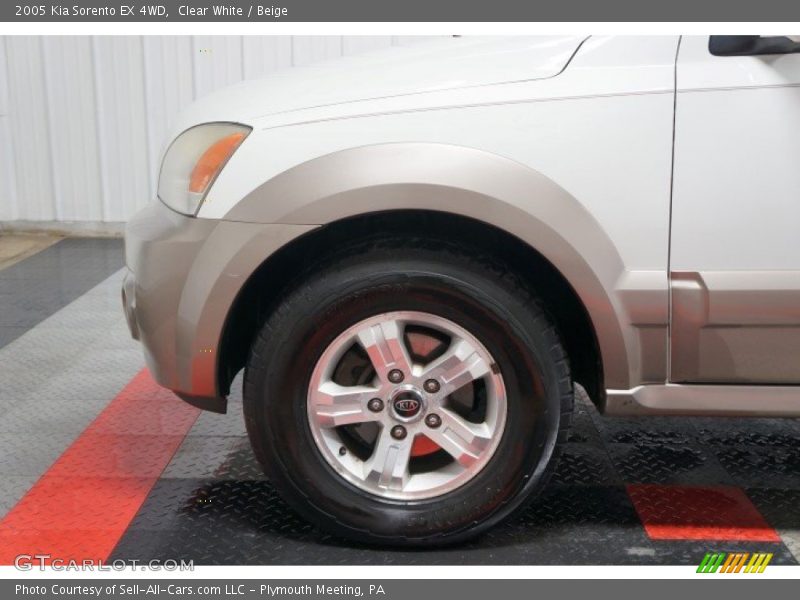 Clear White / Beige 2005 Kia Sorento EX 4WD