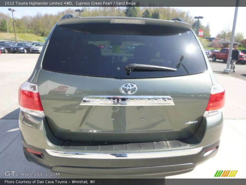 Cypress Green Pearl / Sand Beige 2013 Toyota Highlander Limited 4WD