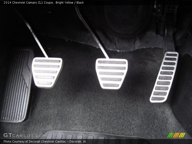 Controls of 2014 Camaro ZL1 Coupe