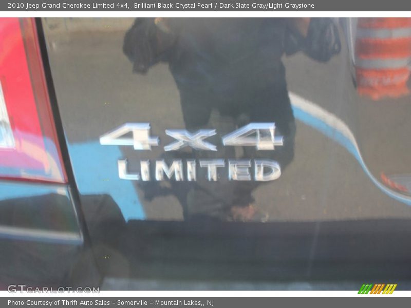 Brilliant Black Crystal Pearl / Dark Slate Gray/Light Graystone 2010 Jeep Grand Cherokee Limited 4x4