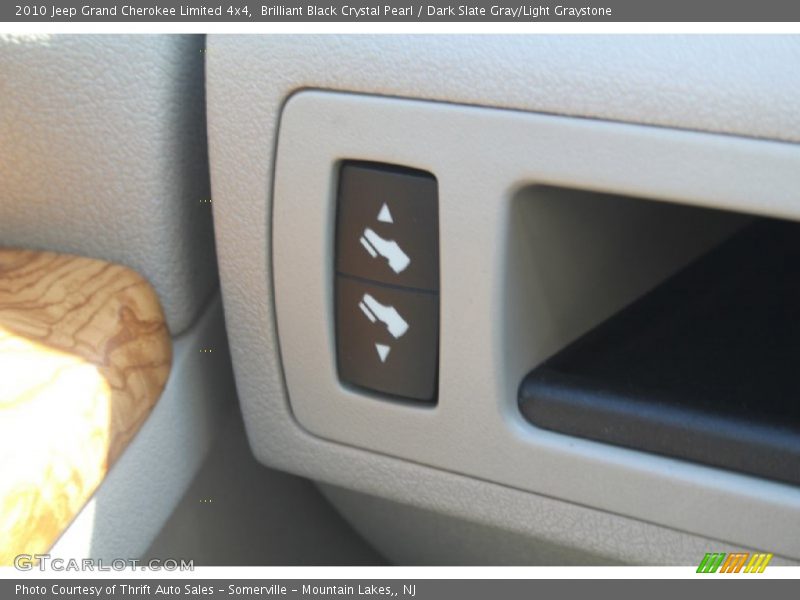 Brilliant Black Crystal Pearl / Dark Slate Gray/Light Graystone 2010 Jeep Grand Cherokee Limited 4x4